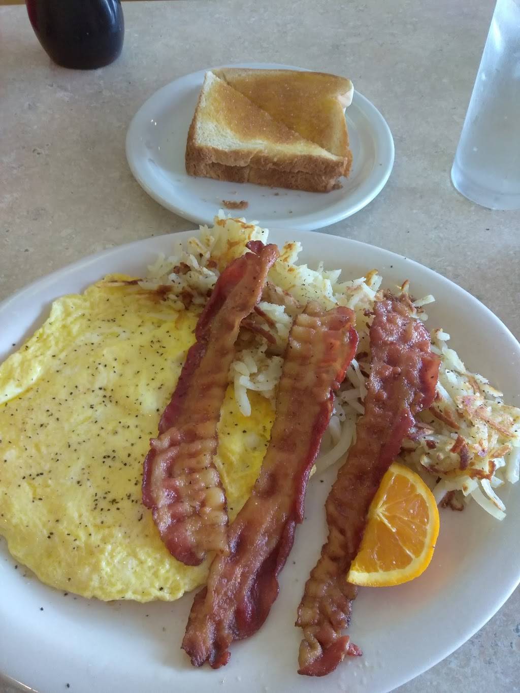 Break N Egg Diner | restaurant | 7814 Forsyth Blvd, Clayton, MO 63105, USA | 3147256337 OR +1 314-725-6337