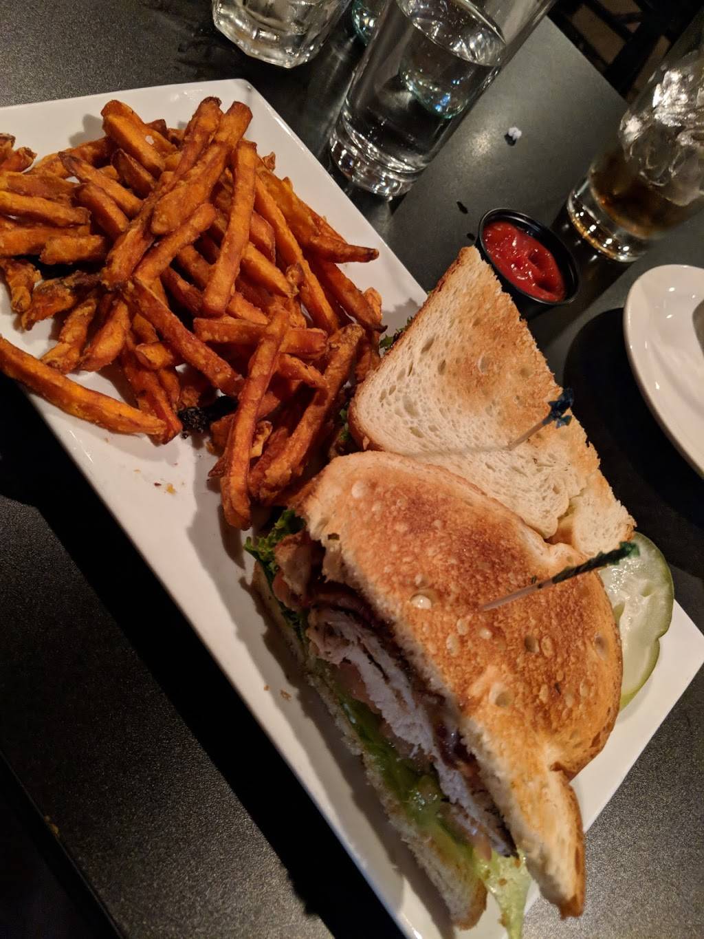 Lisa’s Crown & Hammer Restaurant & Pub | restaurant | 3 Depot Street, Collinsville, CT 06019, USA | 8606939199 OR +1 860-693-9199