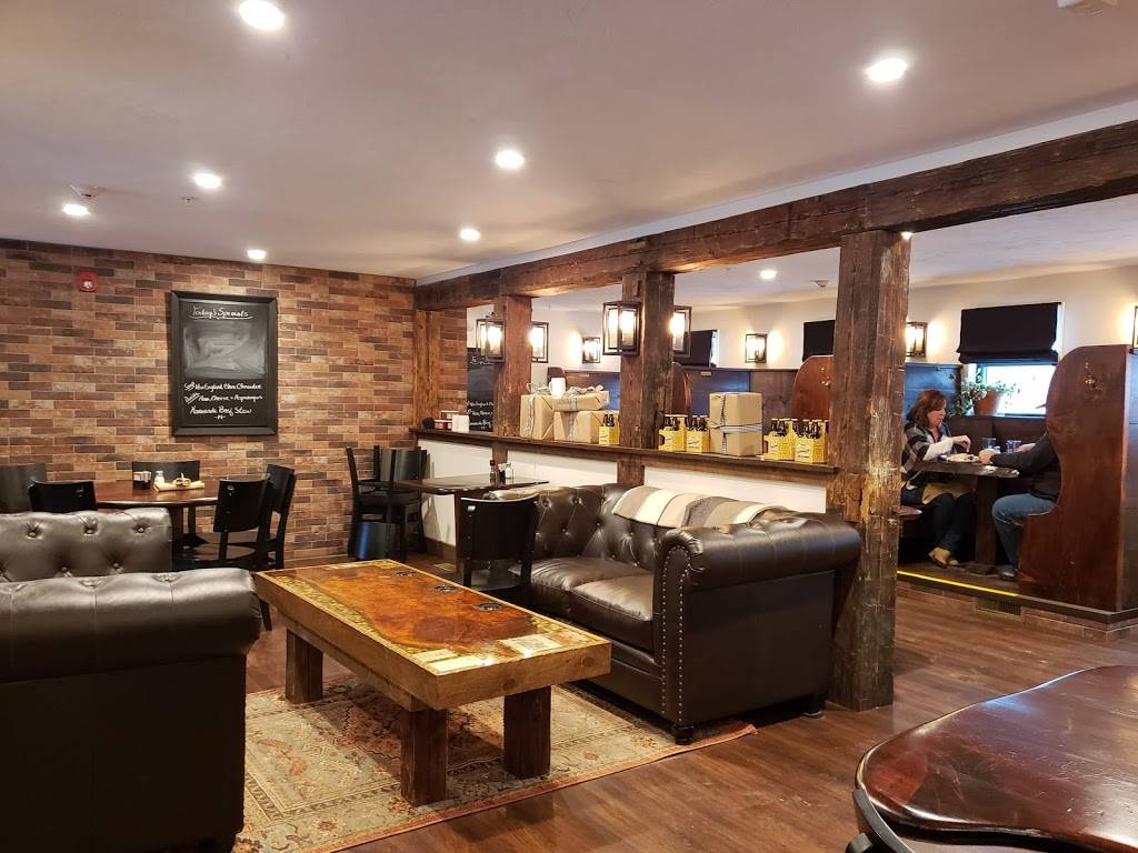Peter Christians Tavern | restaurant | 195 Main St, New London, NH 03257, USA | 6035262964 OR +1 603-526-2964
