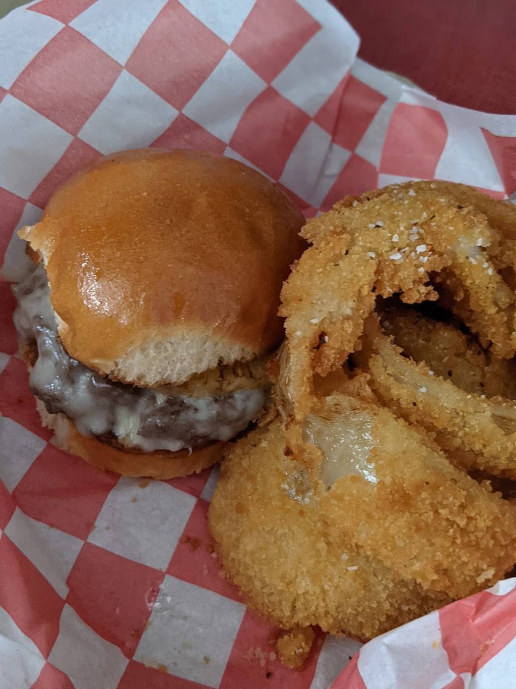 Bergstroms Burgers | restaurant | 903 US-31, Traverse City, MI 49685, USA | 2312524048 OR +1 231-252-4048