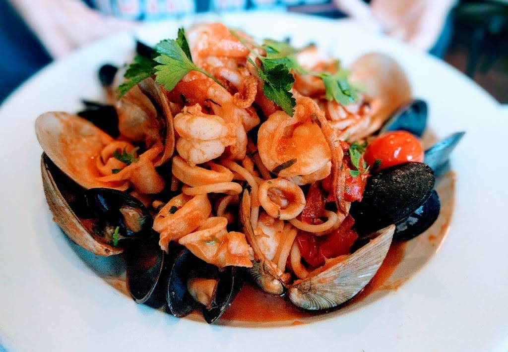 Fortunatos Restaurant | restaurant | 428 Main St, Woburn, MA 01801, USA | 7819330408 OR +1 781-933-0408