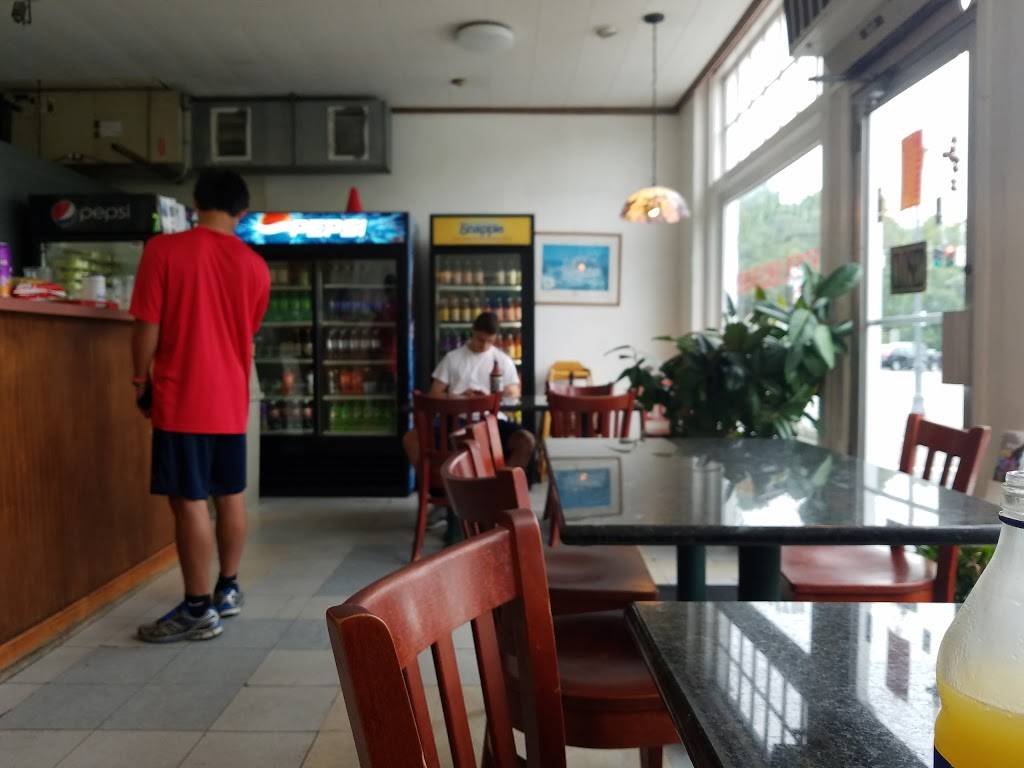 Deluxe Pizza | restaurant | 1 Forest St, Wellesley, MA 02481, USA | 7812356811 OR +1 781-235-6811