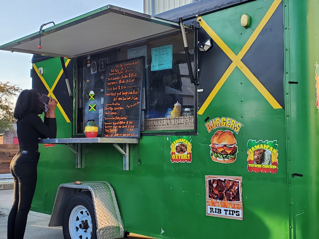 Ta-Jays Caribbean Delight | restaurant | 1125 Broad St, New Castle, IN 47362, USA | 7652562061 OR +1 765-256-2061