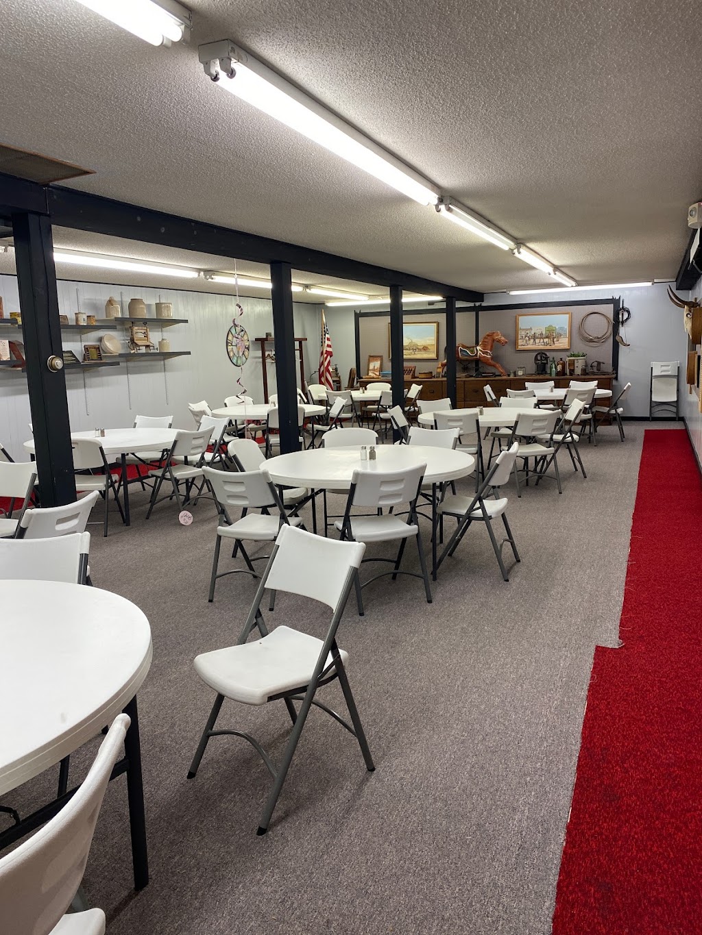 Hitching Post Restaurant | restaurant | 100 SE 5th St, Abilene, KS 67410, USA | 7852631868 OR +1 785-263-1868