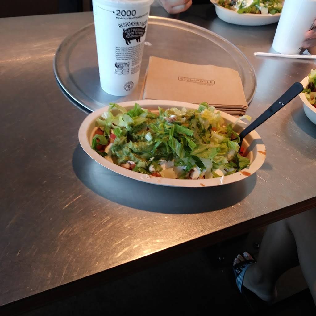 Chipotle Mexican Grill | restaurant | 3520 N Blackstone Ave Ste 102, Fresno, CA 93726, USA | 5592437418 OR +1 559-243-7418
