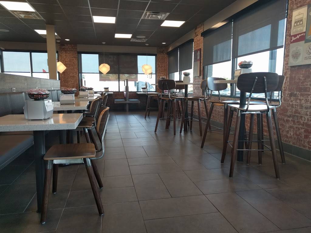 Jack in the Box | restaurant | 2802 N Main St, Fort Worth, TX 76106, USA | 8176242900 OR +1 817-624-2900