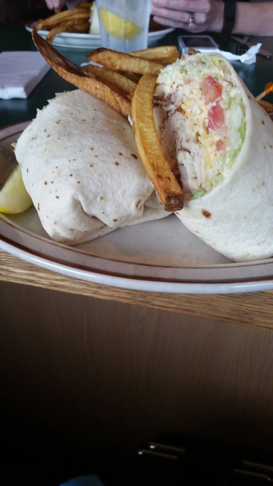 Naks Eatery & Drinkery | restaurant | 5690 Smith Rd, Brook Park, OH 44142, USA | 2162659955 OR +1 216-265-9955