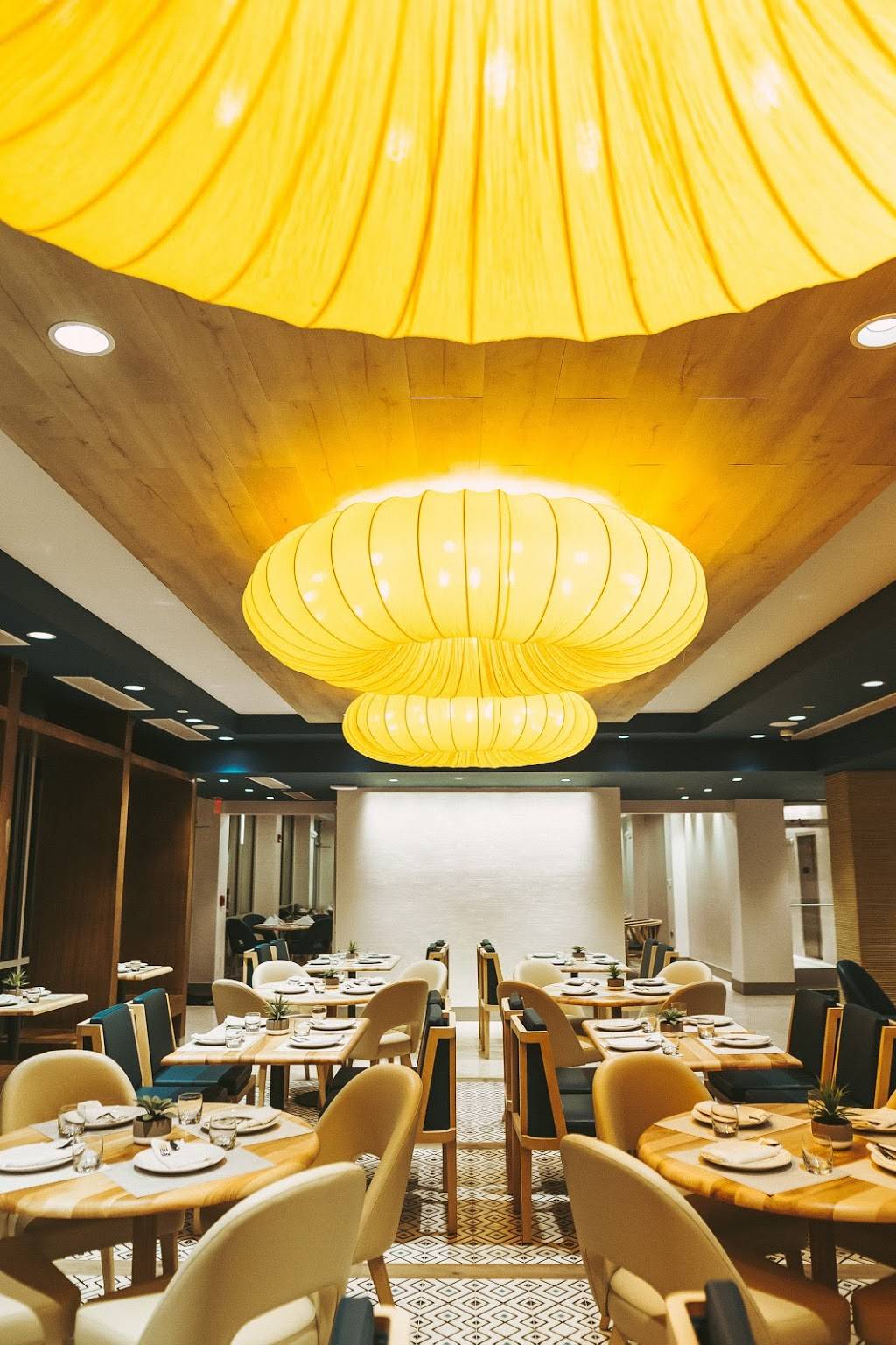 Mahis | restaurant | 615 Atlantic Ave, Virginia Beach, VA 23451, USA | 7574378030 OR +1 757-437-8030