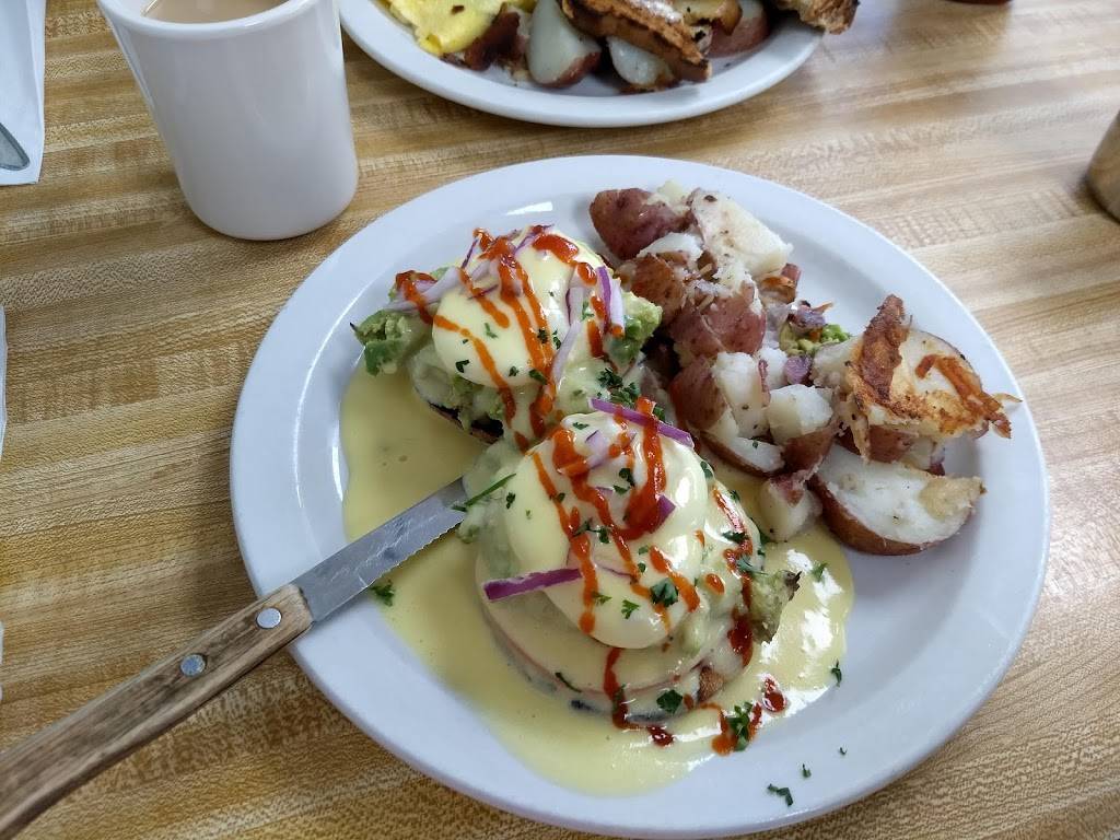 Fitzys | restaurant | 1250 Lawrence St, Lowell, MA 01852, USA | 9784589339 OR +1 978-458-9339