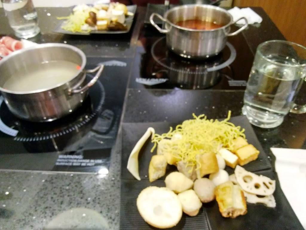 明瓷御苑 | restaurant | 1122 Main St W, Hamilton, ON L8S 1C1, Canada | 6477454271 OR +1 647-745-4271