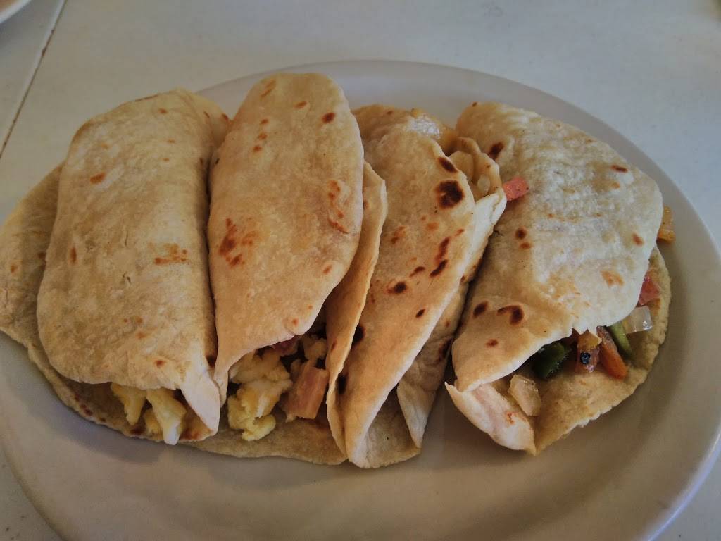 La Puntada Restaurant | restaurant | 117 Goliad Rd, San Antonio, TX 78223, USA | 2105339997 OR +1 210-533-9997