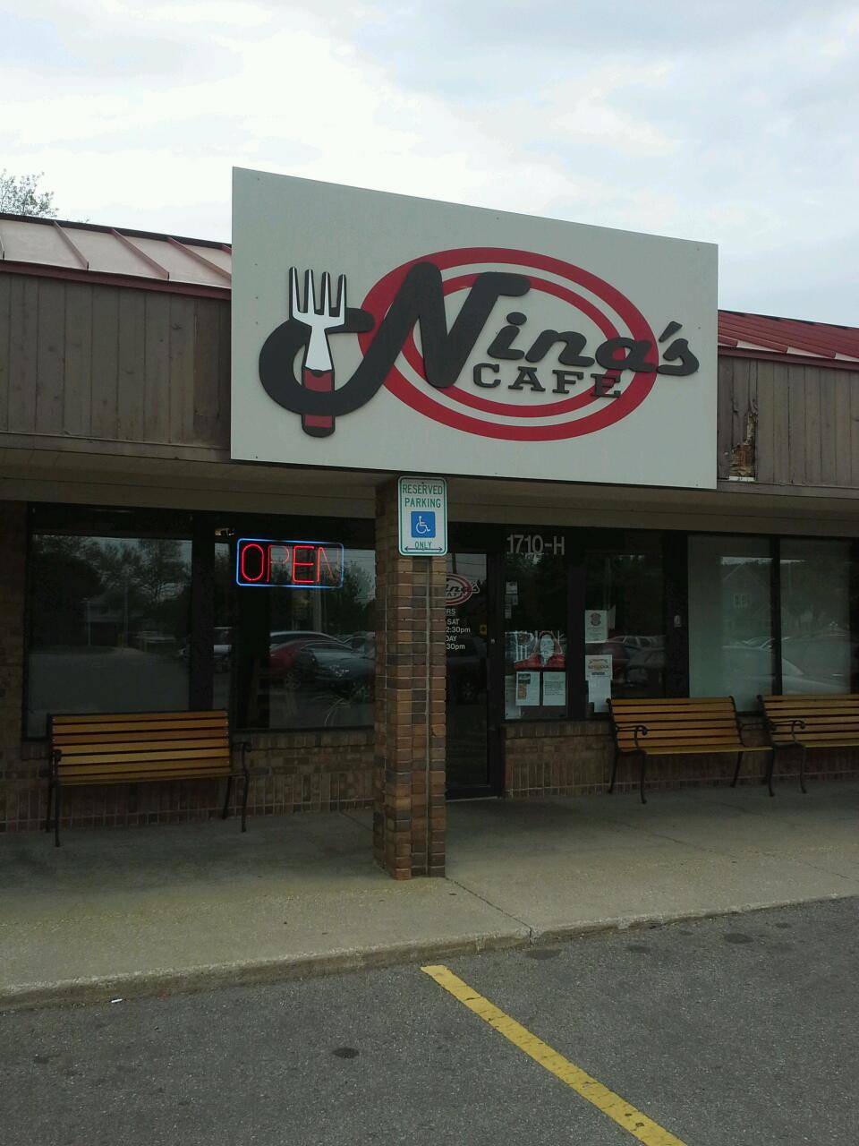 Ninas Cafe & Carousel | cafe | 1710 W Main St, Kalamazoo, MI 49006, USA | 2693736462 OR +1 269-373-6462