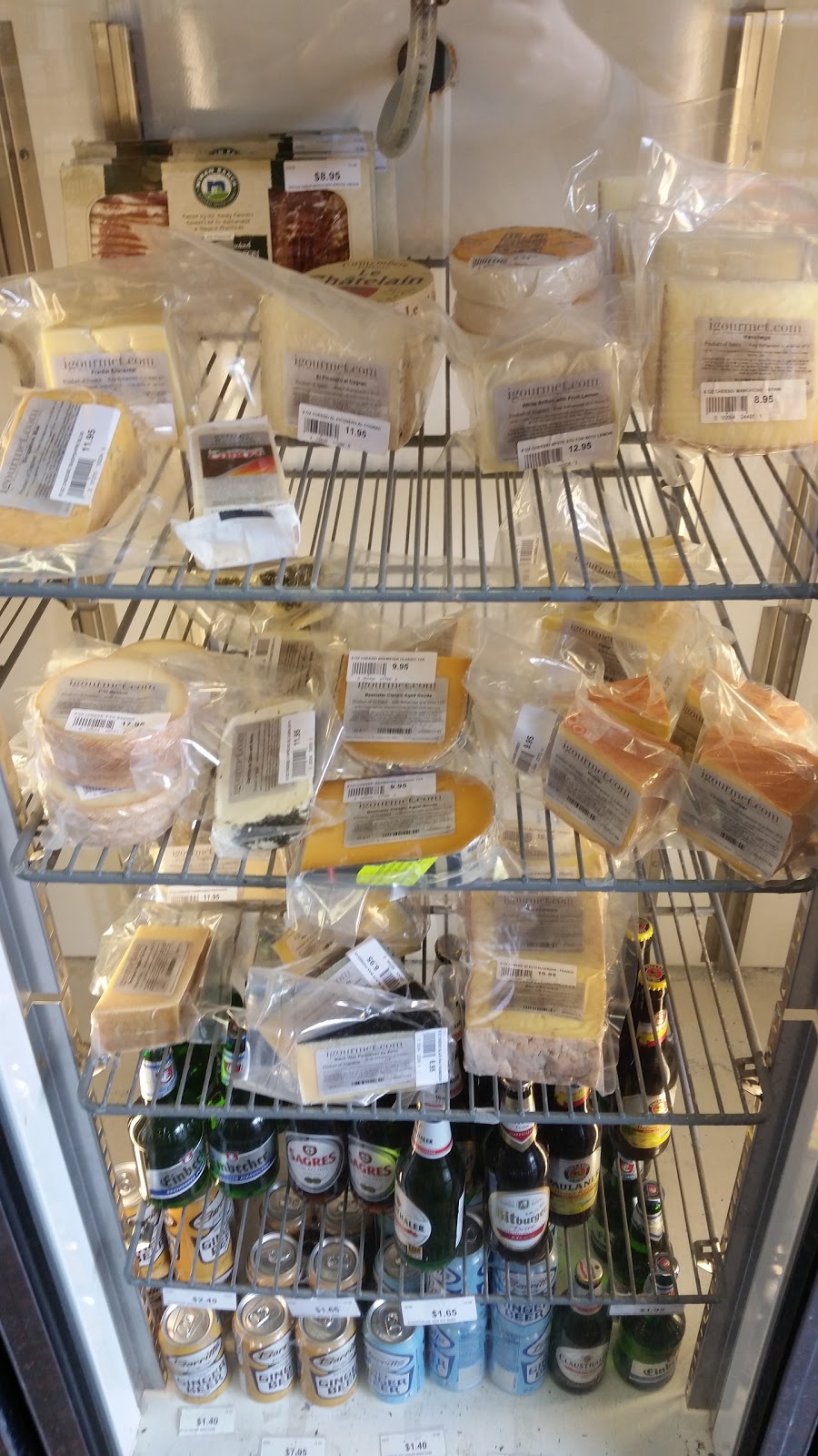 Vintage Cellar | restaurant | 1338 S Main St, Blacksburg, VA 24060, USA | 5409532675 OR +1 540-953-2675