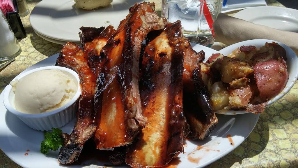 Reds Barbecue & Grillery | restaurant | 3090 Cochran St, Simi Valley, CA 93065, USA | 8055819076 OR +1 805-581-9076