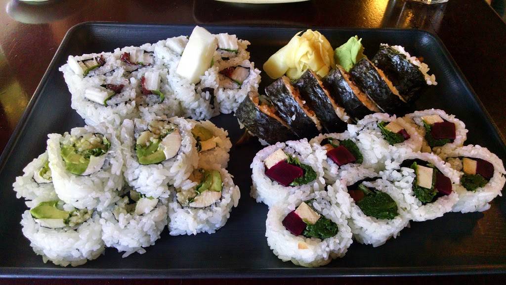 Mobo Sushi | restaurant | 105 River St S, Santa Cruz, CA 95060, USA | 8314251700 OR +1 831-425-1700