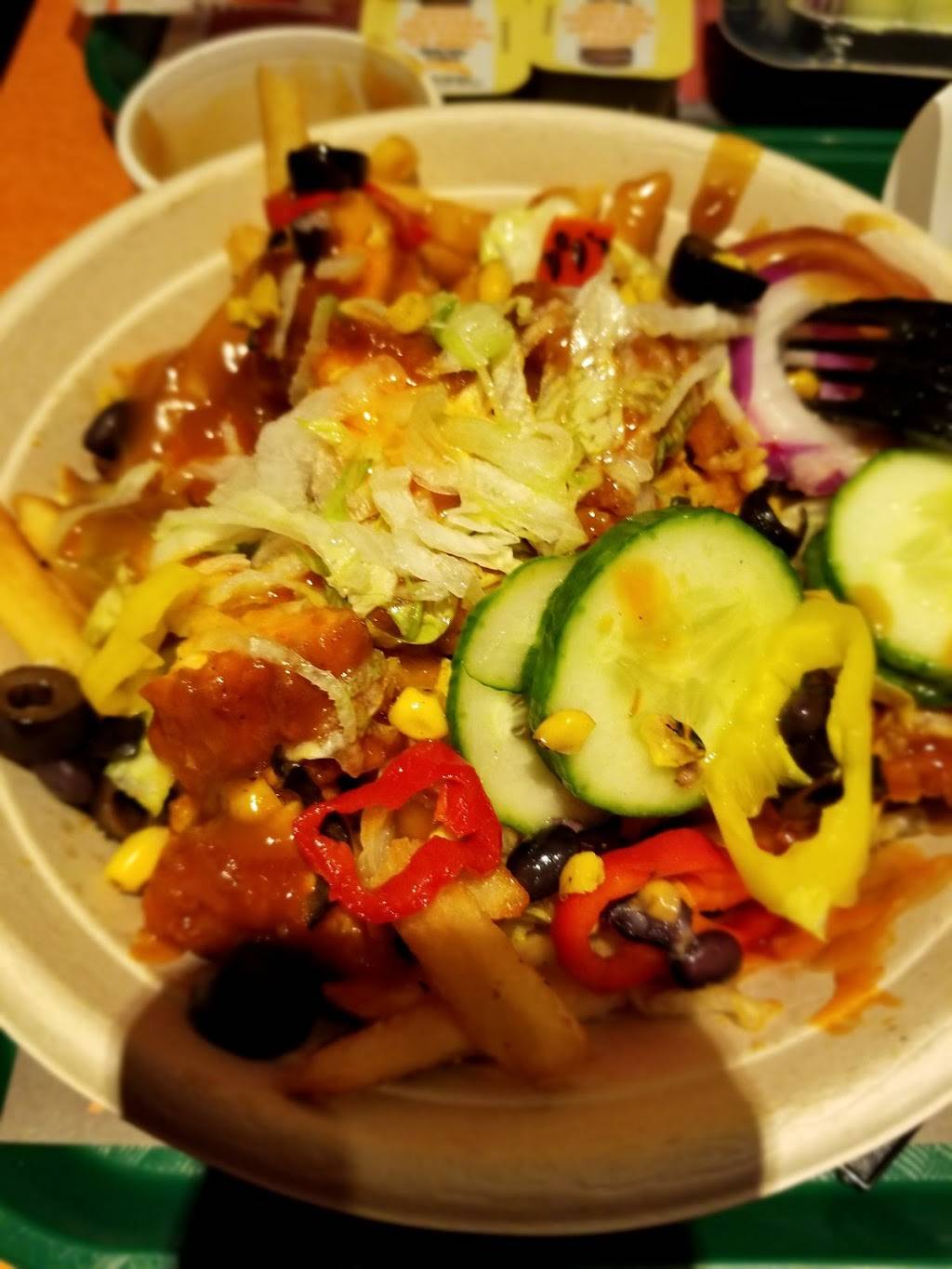 Harveys | restaurant | 6775 Chemin de la Côte-des-Neiges, Montréal, QC H3S 2B5, Canada | 5143427778 OR +1 514-342-7778