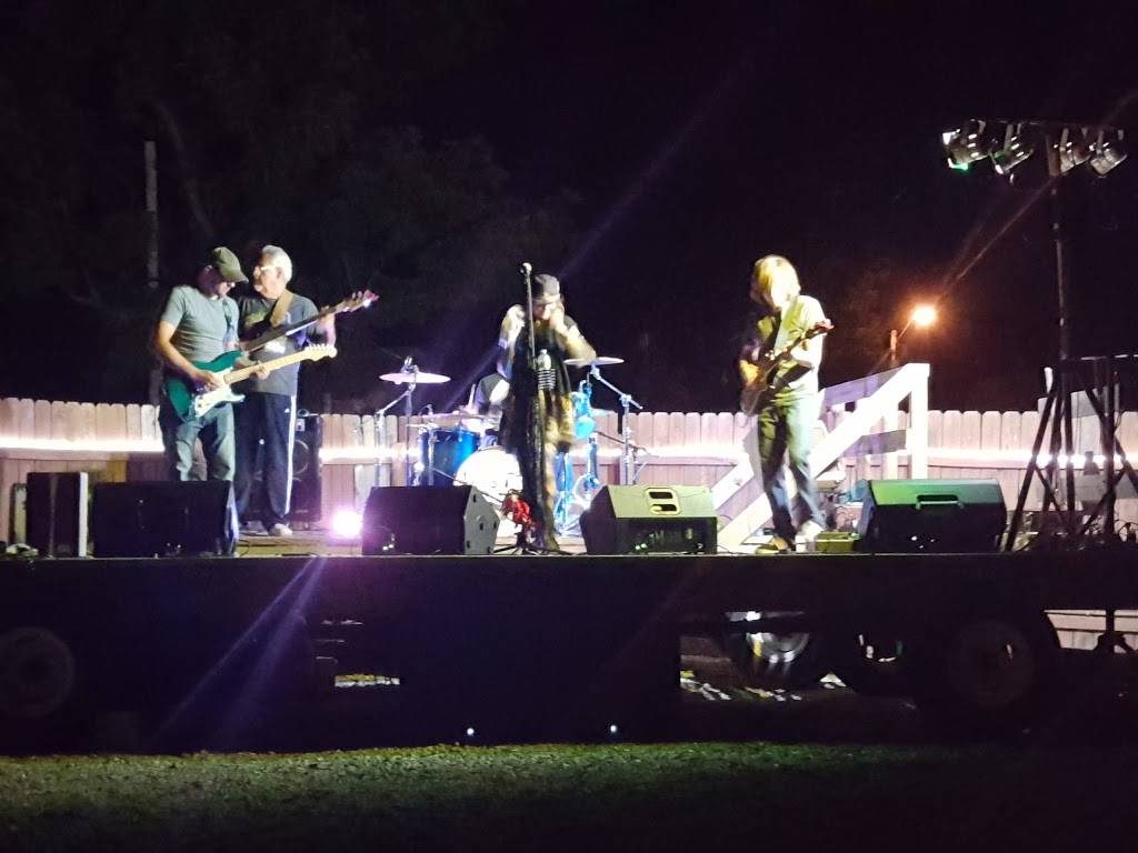 Burnzees Bar & Grill | restaurant | 413 E Knoxville St, Brimfield, IL 61517, USA | 3094469211 OR +1 309-446-9211