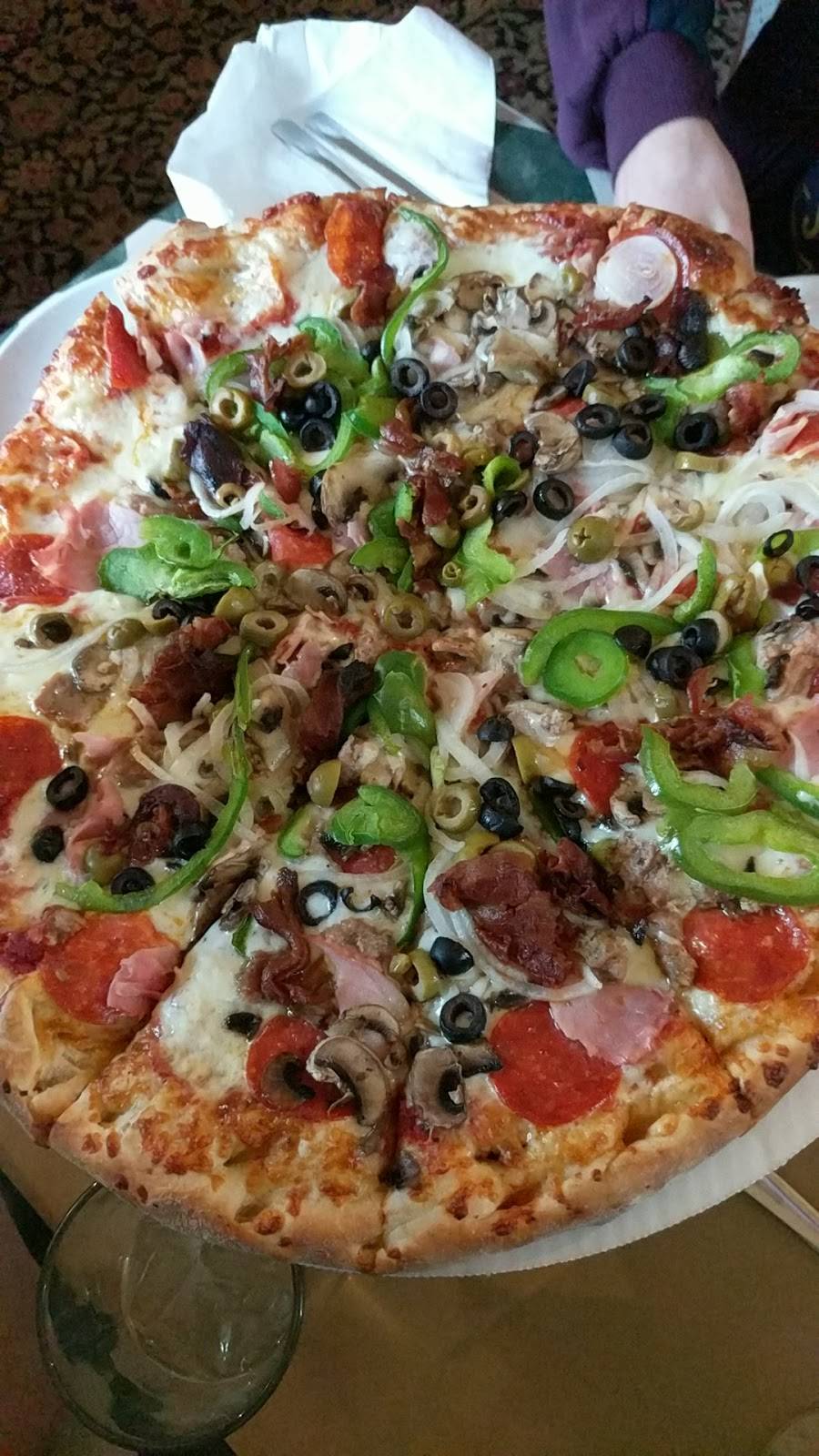 Hart Pizza | restaurant | 105 E Main St, Hart, MI 49420, USA | 2318734434 OR +1 231-873-4434