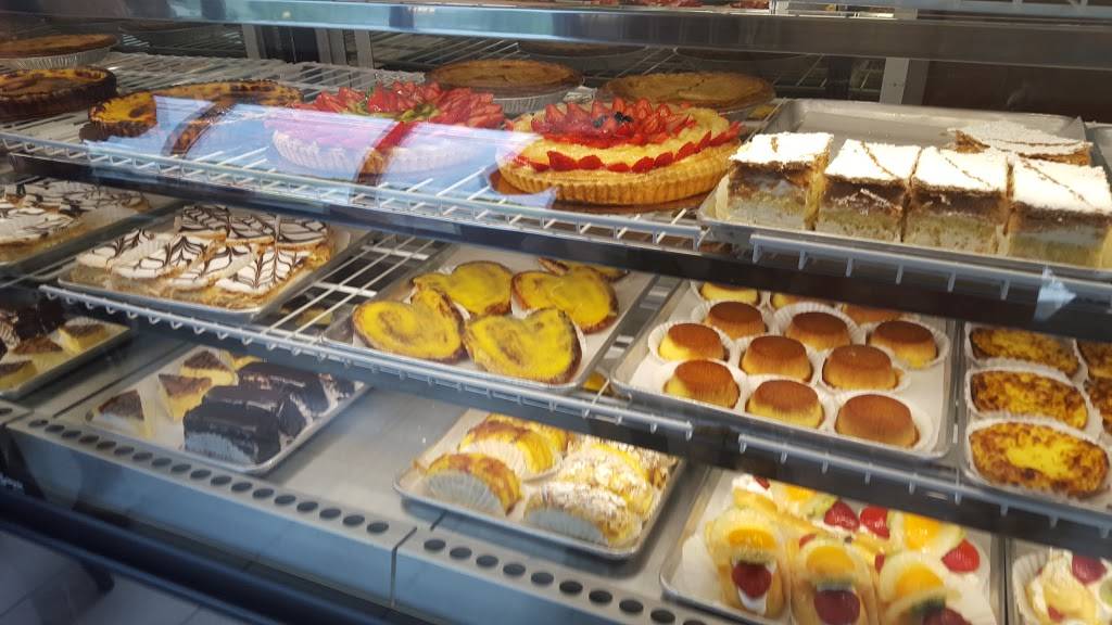 Euro Fresh Bakery | restaurant | 882 Horseblock Road, Farmingville, NY 11738, USA | 6317363600 OR +1 631-736-3600