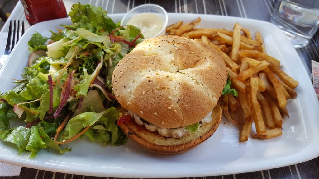 Bistro LEnchanteur | restaurant | 7331 Avenue Henri-Julien, Montréal, QC H2R 2B1, Canada | 5142734766 OR +1 514-273-4766