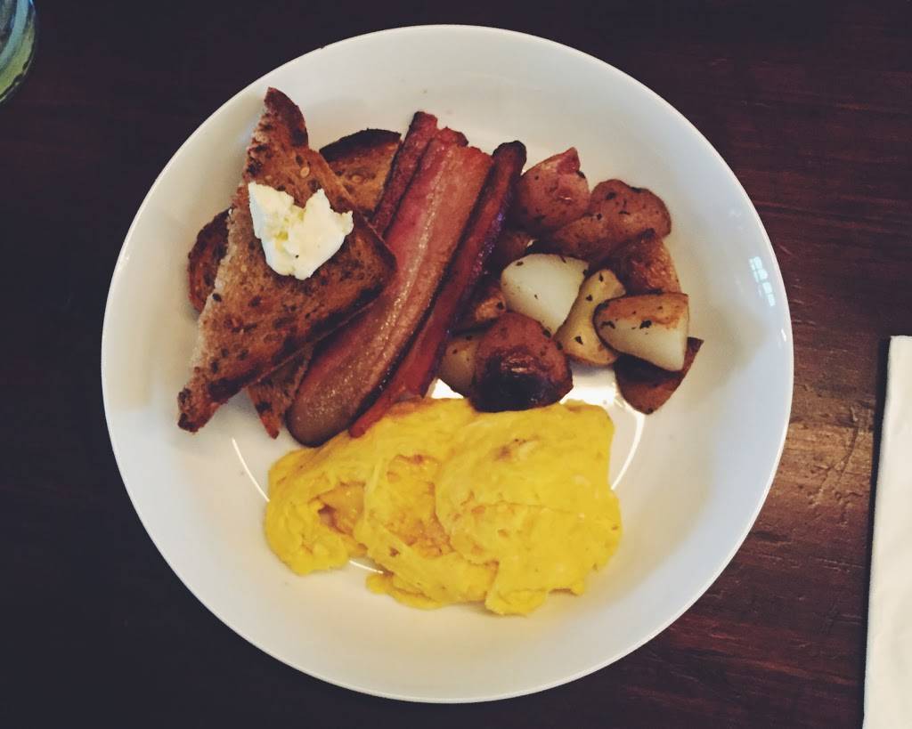 Le Fanfare | restaurant | 1103 Manhattan Ave, Brooklyn, NY 11222, USA | 3479874244 OR +1 347-987-4244