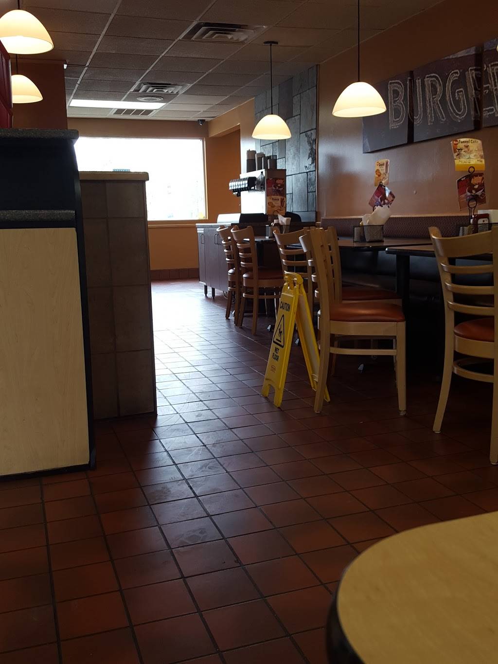 Dairy Queen Grill & Chill | restaurant | 340 S 1st St, Zionsville, IN 46077, USA | 3178733751 OR +1 317-873-3751