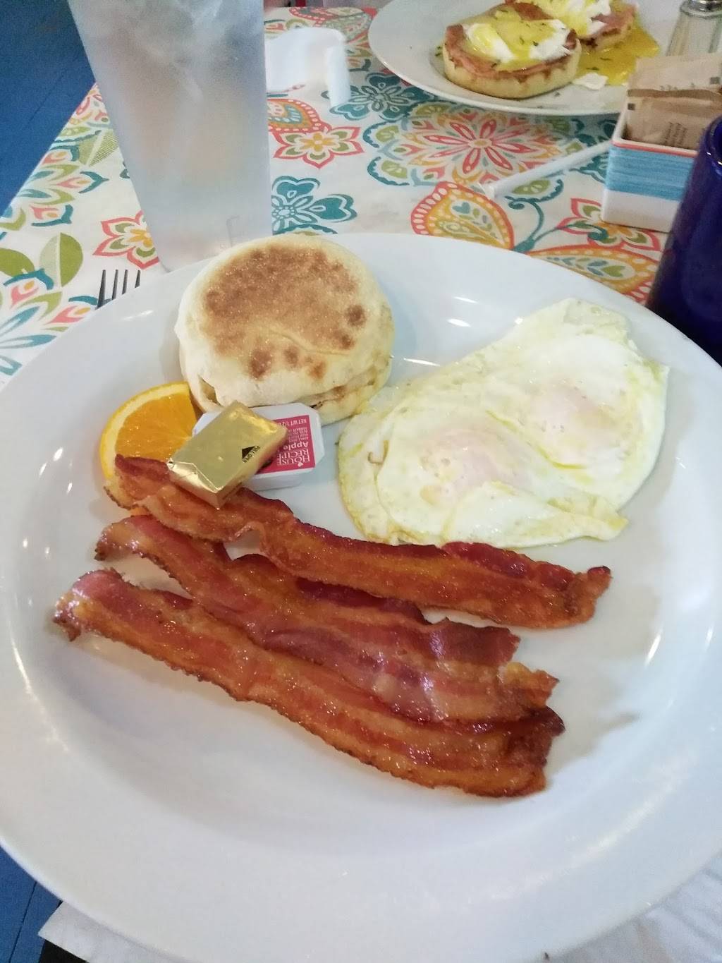 The Blue Chair Cafe & Tavern | restaurant | 35 University Ave, Sewanee, TN 37375, USA | 9315985434 OR +1 931-598-5434