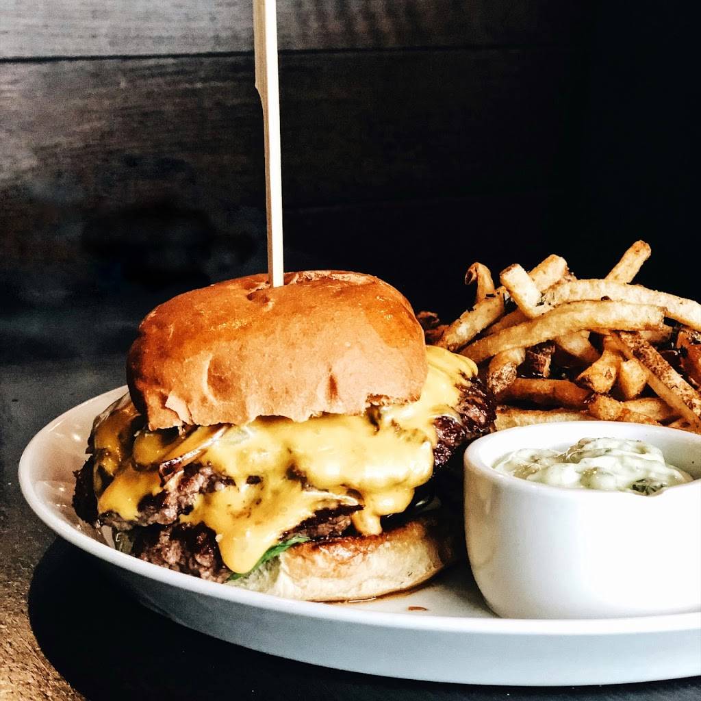 LoLo American Kitchen & Craft Bar Hudson | restaurant | 175 2nd St S, Hudson, WI 54016, USA | 7158088025 OR +1 715-808-8025