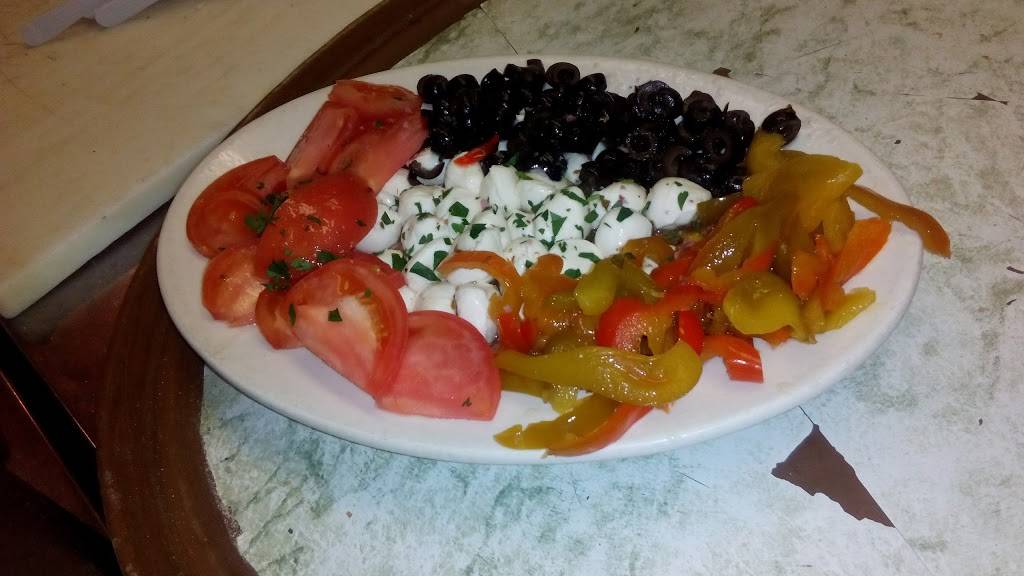 Giovannis | restaurant | 3209 Westchester Ave, Bronx, NY 10461, USA | 7188924340 OR +1 718-892-4340