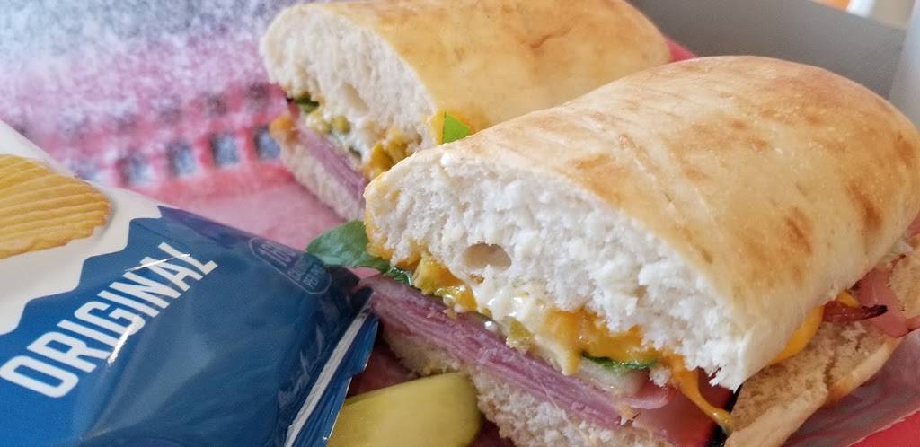 Red Pepper Deli | restaurant | 6401 Claymont Crse # 4, Crestwood, KY 40014, USA | 5022418280 OR +1 502-241-8280