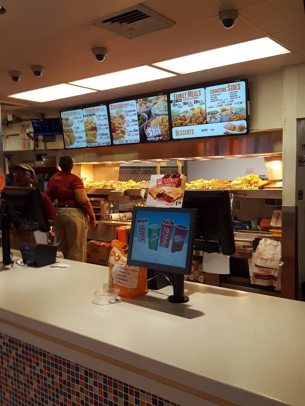 Popeyes Louisiana Kitchen | restaurant | 7706 Landover Rd, Landover, MD 20785, USA | 3013415630 OR +1 301-341-5630