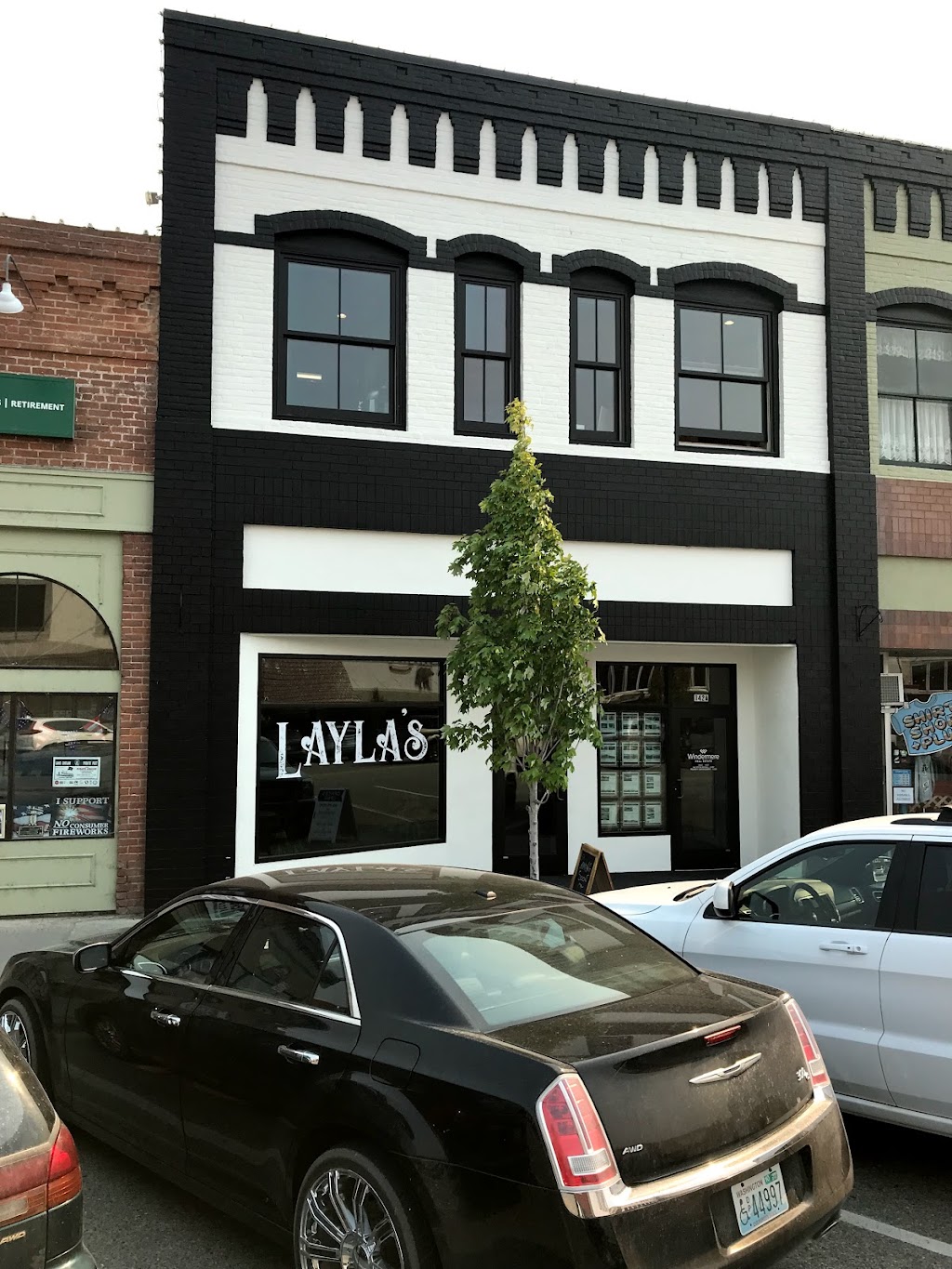 Laylas Bar + Kitchen | night club | 142-B E Woodin Ave, Chelan, WA 98816, USA | 5098880800 OR +1 509-888-0800