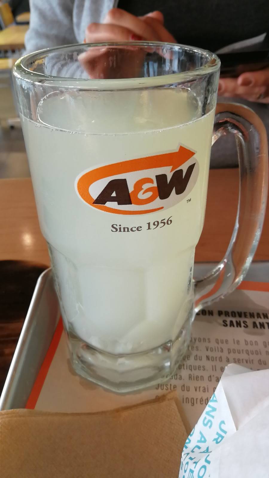 A&W Canada | restaurant | 2485 Boulevard Sainte-Anne, Québec, QC G1J 1Y4, Canada | 5819812901 OR +1 581-981-2901