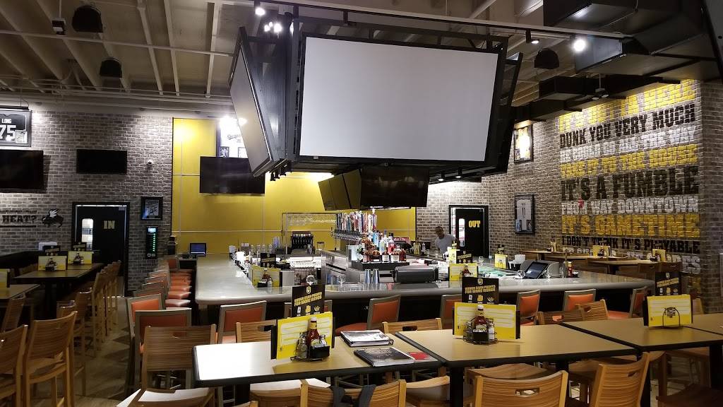 Buffalo Wild Wings | restaurant | 4955 South N Montclair Plaza Ln, Montclair, CA 91763, USA | 9093999465 OR +1 909-399-9465