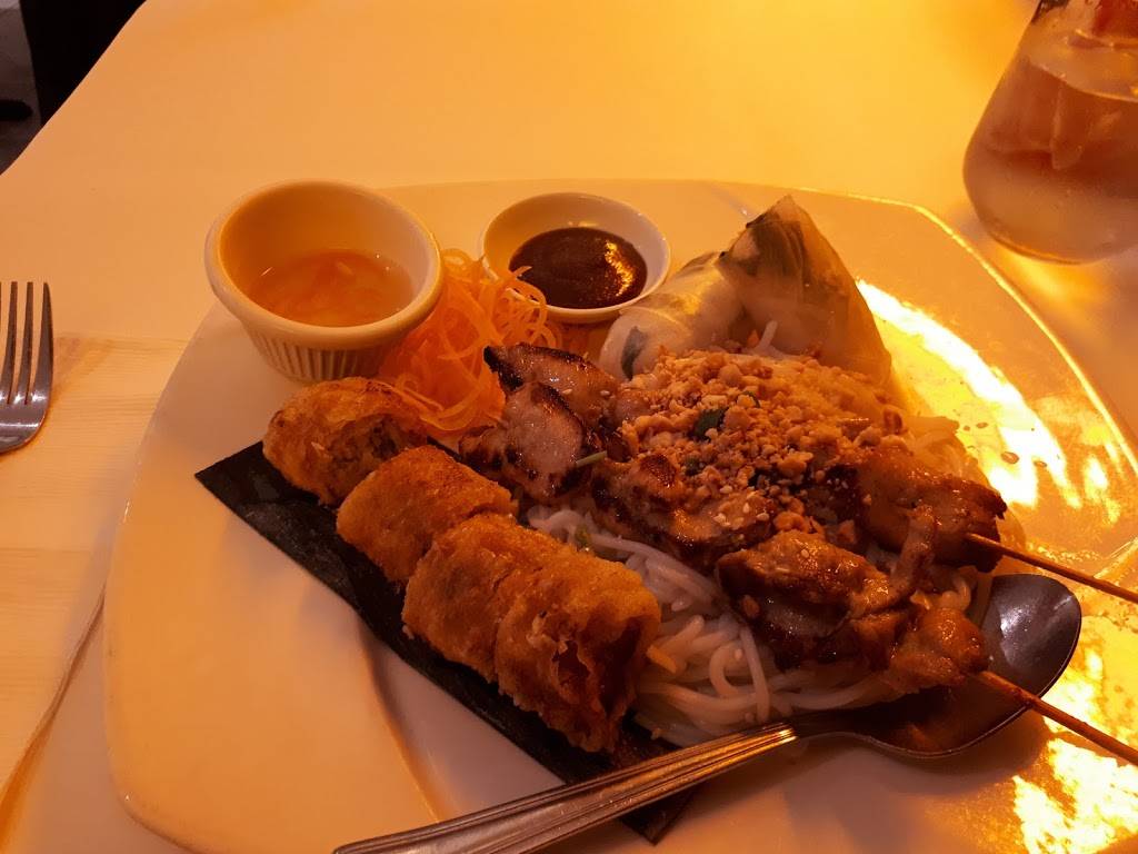 Lemongrass | restaurant | 1630 Bayview Ave, Toronto, ON M4G 3B7, Canada | 4163228202 OR +1 416-322-8202