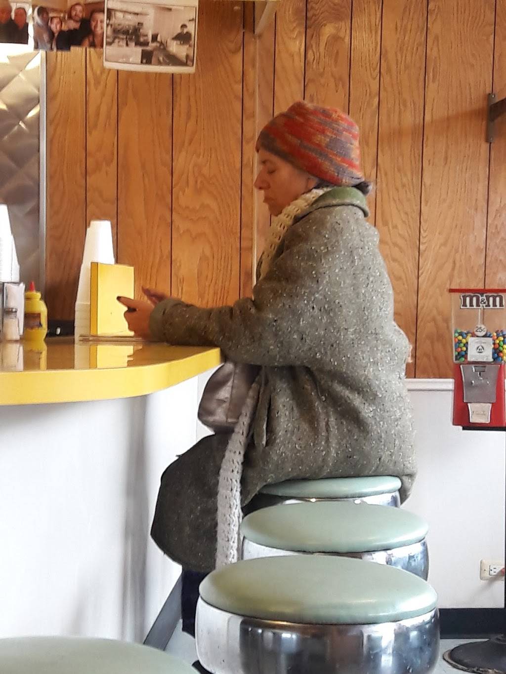 Sher-Main Grill | restaurant | 802 Main St, Evanston, IL 60202, USA | 8478641340 OR +1 847-864-1340