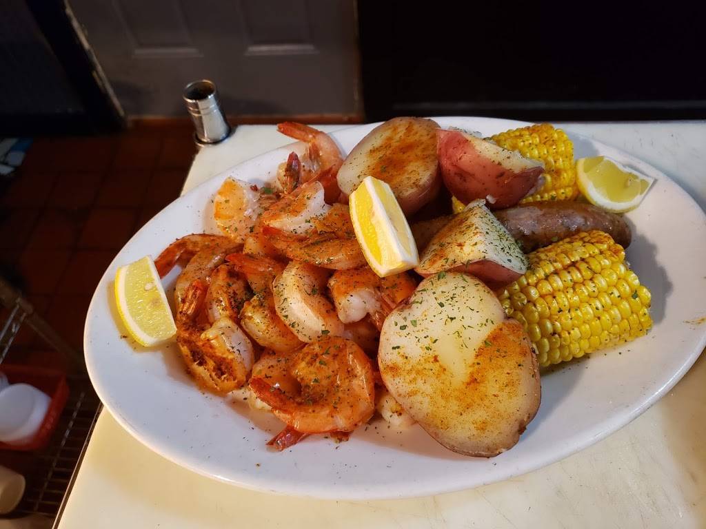 Pour Girls | restaurant | 17 E Queens Way, Hampton, VA 23669, USA | 7572245829 OR +1 757-224-5829