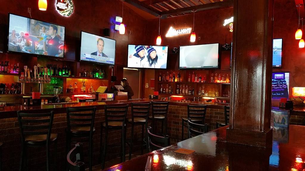 Whats Up Pub & Grub | restaurant | 918 Woodland Plaza Run, Fort Wayne, IN 46825, USA | 2604893488 OR +1 260-489-3488