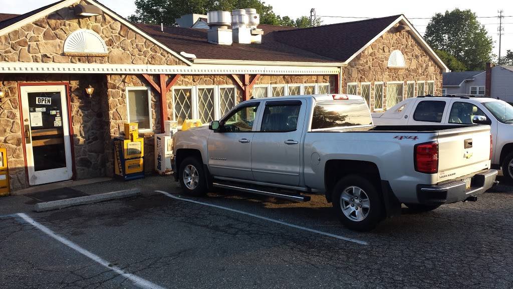 Strawberry Family Restaurant | restaurant | 3771 Layfield Rd, Pennsburg, PA 18073, USA | 2156797701 OR +1 215-679-7701