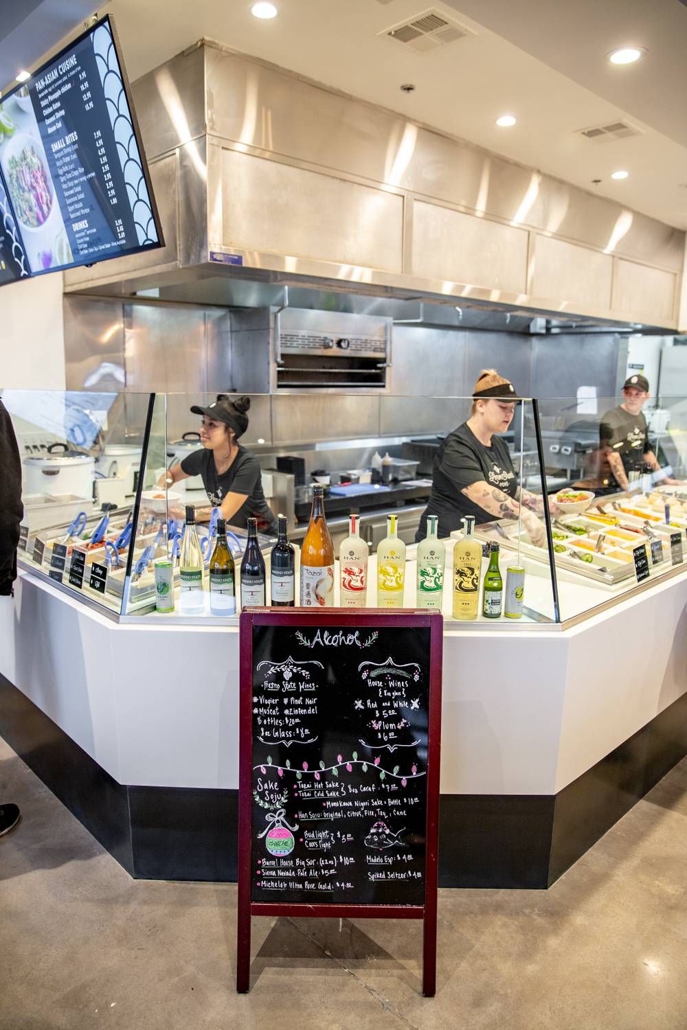 LemonShark Poke - Visalia | restaurant | 2038 S Mooney Blvd Suite M9, Visalia, CA 93277, USA | 5597136807 OR +1 559-713-6807