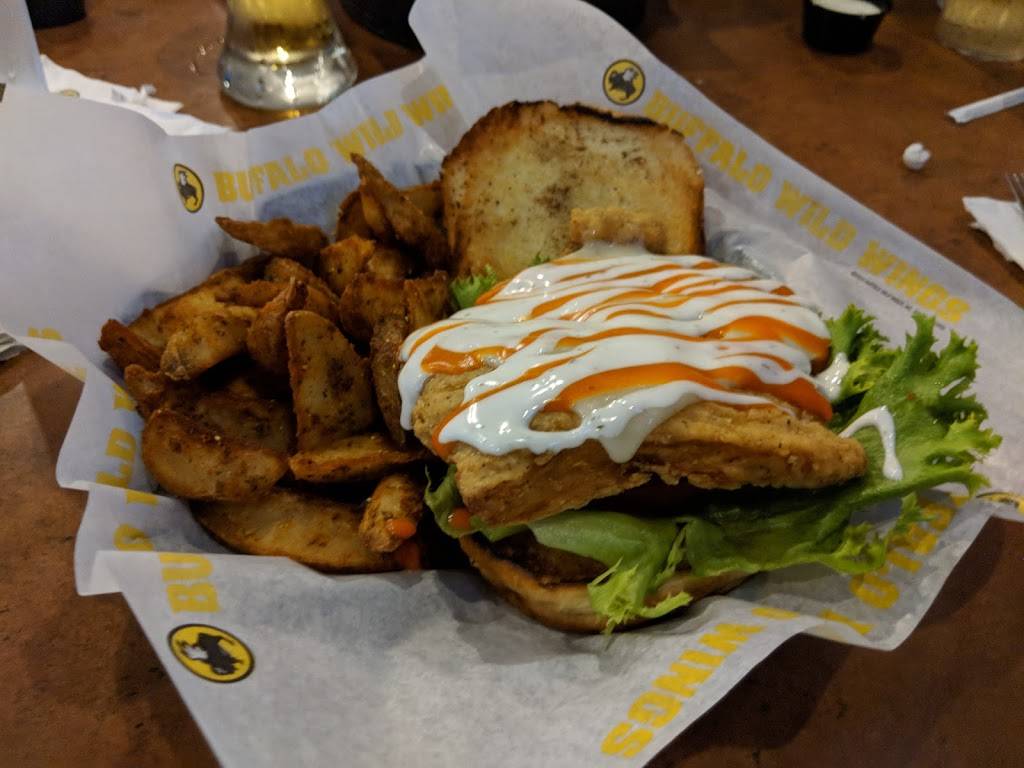 Buffalo Wild Wings | restaurant | 950 N Glebe Rd #130, Arlington, VA 22203, USA | 7032437525 OR +1 703-243-7525