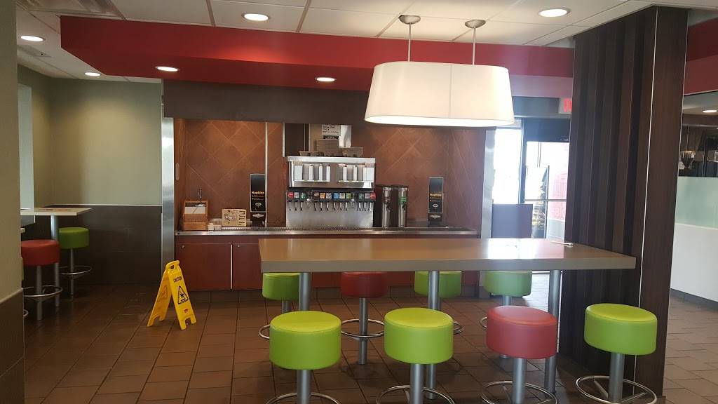McDonalds | cafe | 5015 Shelbyville Rd, St Matthews, KY 40207, USA | 5028965660 OR +1 502-896-5660