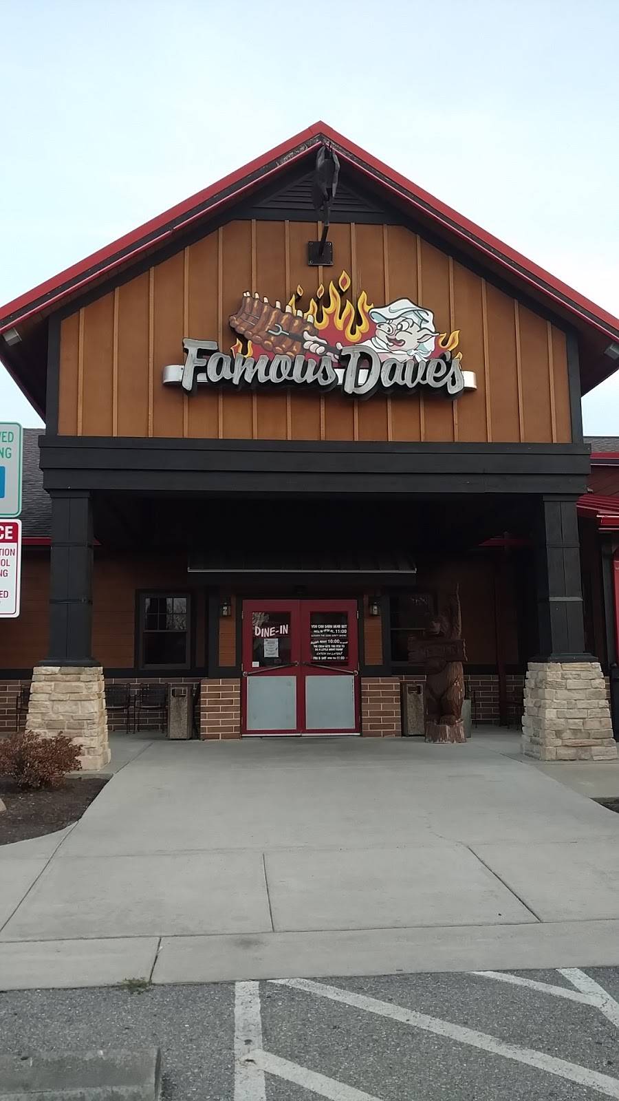 Famous Daves | restaurant | 3046 Waldorf Market Pl, Waldorf, MD 20603, USA | 3018851555 OR +1 301-885-1555