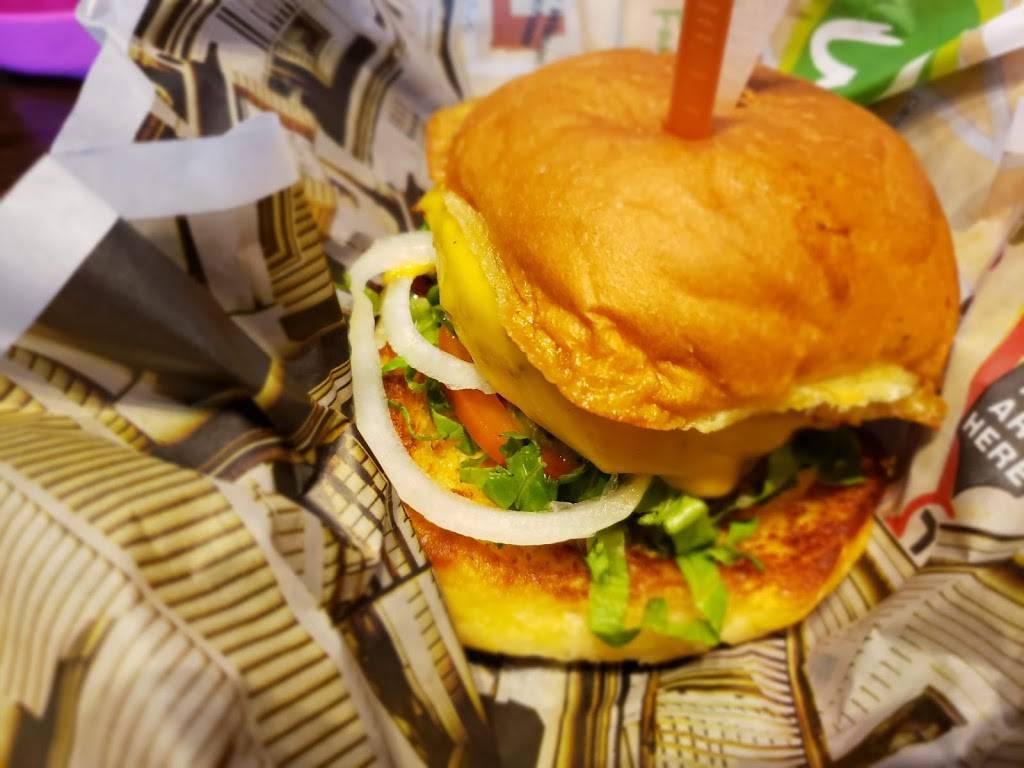 Wahlburgers | restaurant | 6242 Northway Mall Dr, Pittsburgh, PA 15237, USA | 4125363991 OR +1 412-536-3991