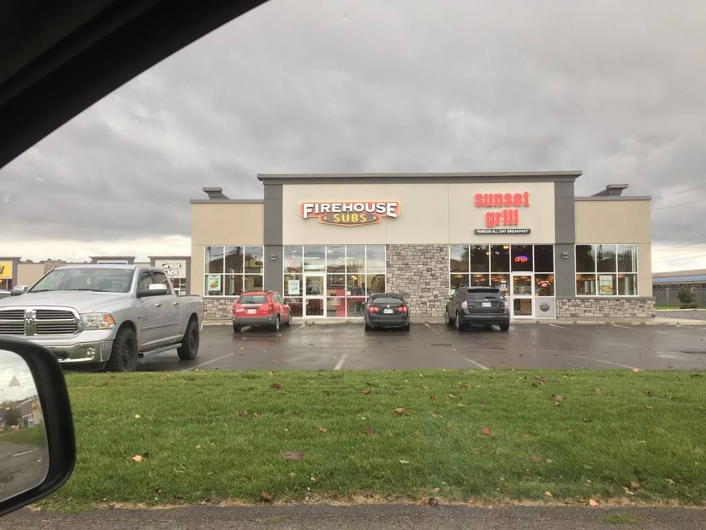 Sunset Grill | restaurant | 1005 Lansdowne St W #2, Peterborough, ON K9K 8N2, Canada | 7057490222 OR +1 705-749-0222