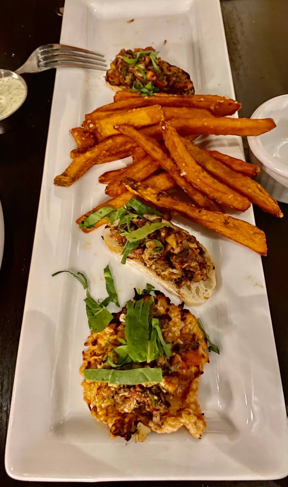 Fugazzis | restaurant | 22 E Oak Ave St, Porterville, CA 93257, USA | 5596150015 OR +1 559-615-0015