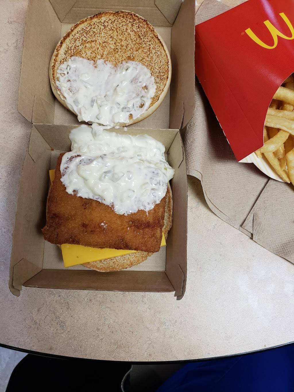 McDonalds | cafe | 420 E Market St, Louisville, KY 40202, USA | 5025838400 OR +1 502-583-8400