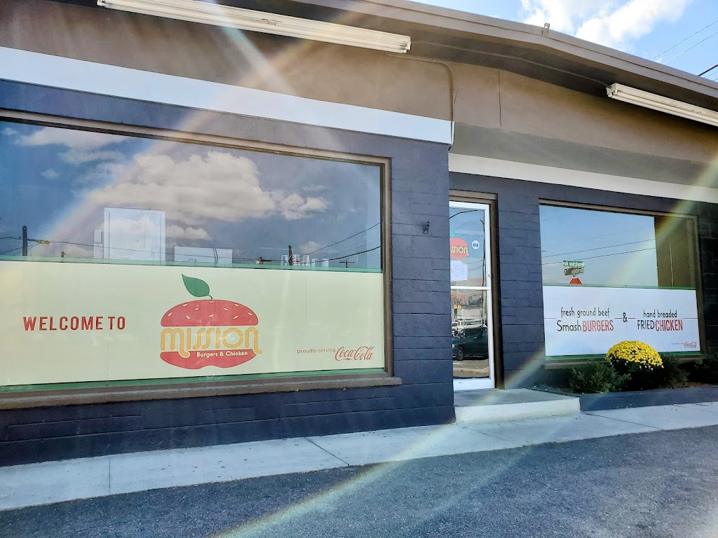 Mission Burgers & Chicken | restaurant | 900 S Wenatchee Ave, Wenatchee, WA 98801, USA | 5096653622 OR +1 509-665-3622