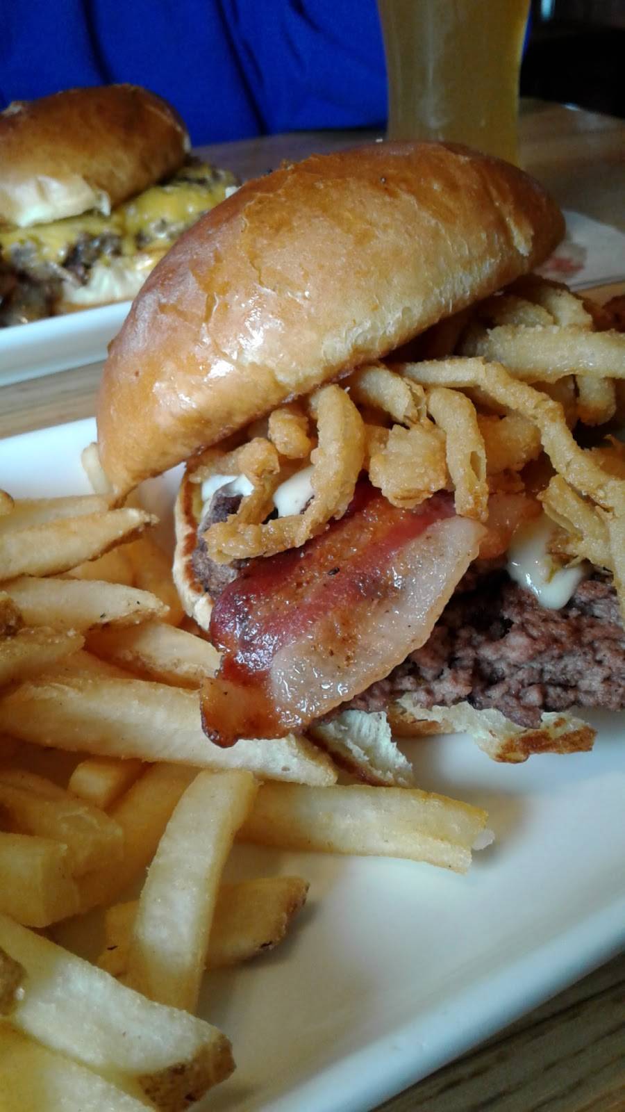 Applebees Grill + Bar | restaurant | 3447 Donnell Dr, Forestville, MD 20747, USA | 3015167800 OR +1 301-516-7800