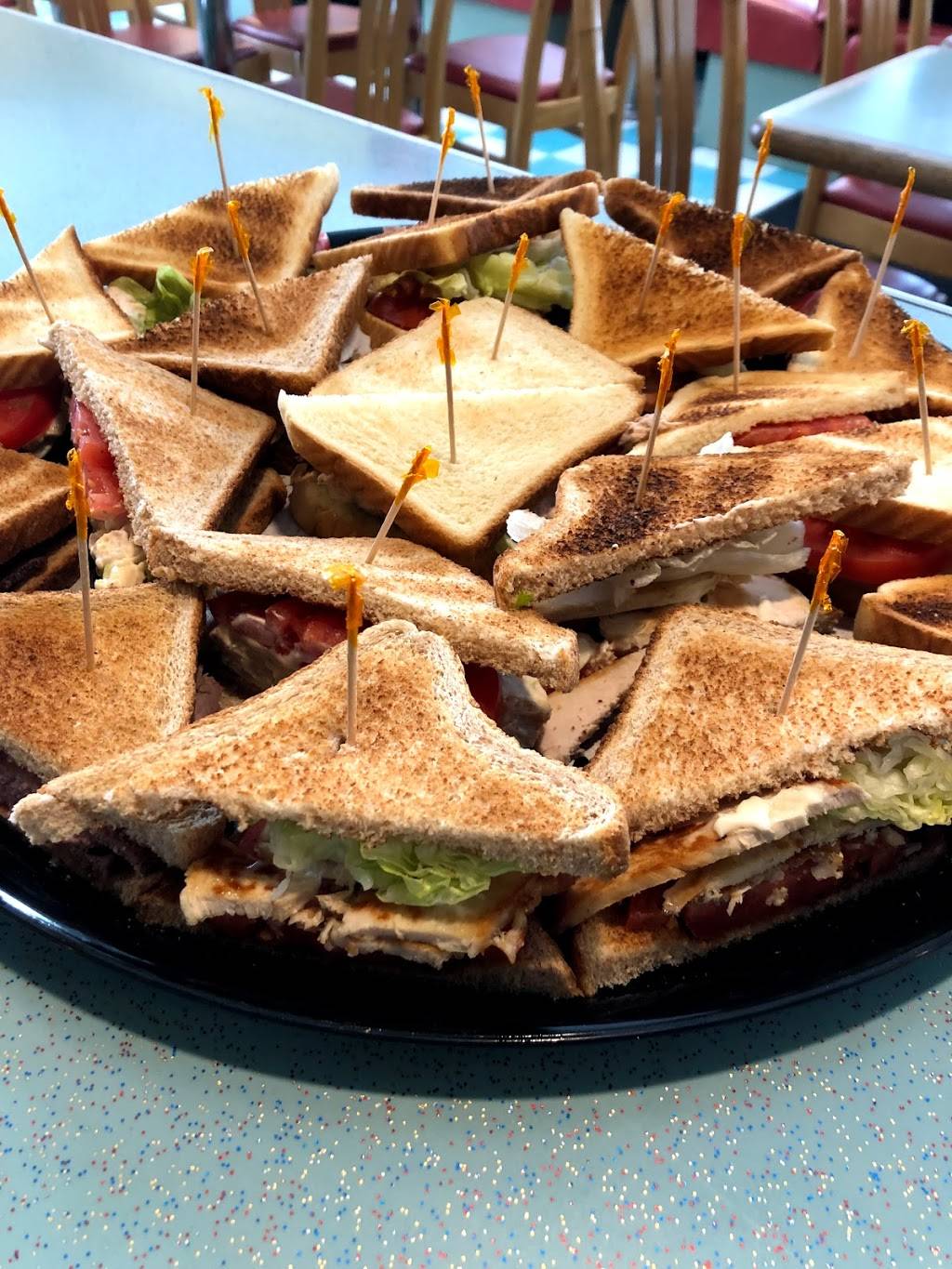 Route 401 Diner | restaurant | 2 Ronson Dr, Etobicoke, ON M9W 1B2, Canada | 4162477836 OR +1 416-247-7836